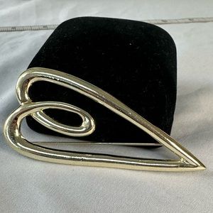 Abstract style goldtone sideways heart pin.